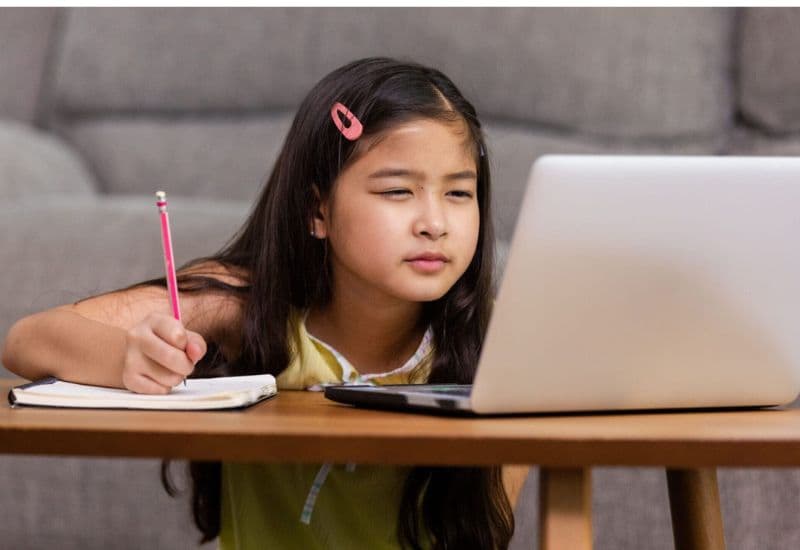 dấu hiệu đục thủy tinh thể ở trẻ sơ sinh