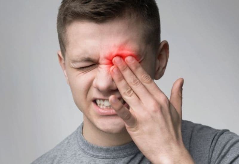 đục thủy tinh thể do chấn thương