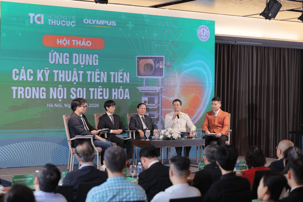 Các đại biểu thảo luận về các xu hướng công nghệ hiện đại trong nội soi tiêu hóa. Ảnh: BVCC