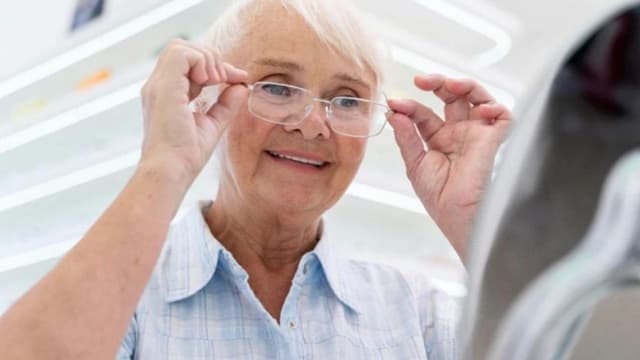Lưu ý về kính cho người bị đục thủy tinh thể