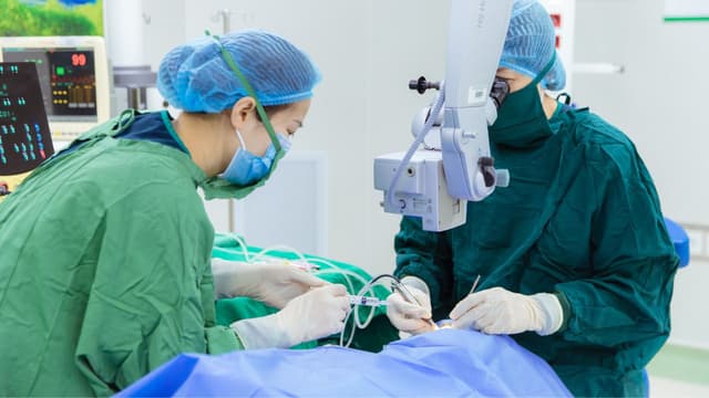 Vì sao mắt mờ sau mổ Phaco?