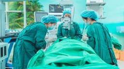 Sau mổ phaco bao lâu làm việc bình thường?