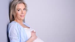 Phụ nữ 40 tuổi mang thai cần bổ sung gì để mẹ khỏe con thông minh?