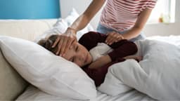 Sốt nóng lạnh đau đầu tiêu chảy là bệnh gì?