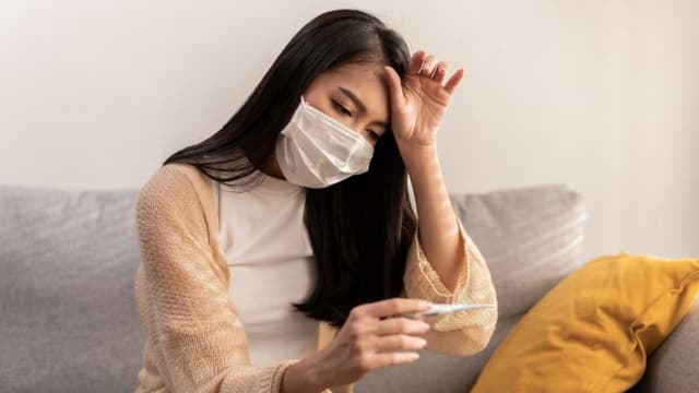 Sốt tay chân lạnh đầu nóng ở người lớn là bị gì?