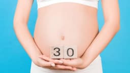 Thai nhi 30 tuần tuổi đạp như thế nào?