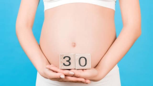 Thai nhi 30 tuần tuổi đạp như thế nào?