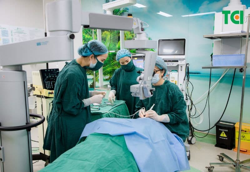 thay thủy tinh thể bao lâu thì nhìn rõ