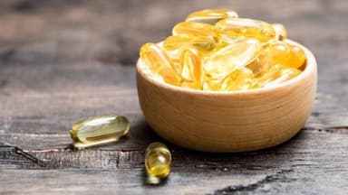 Ai không nên uống dầu cá?