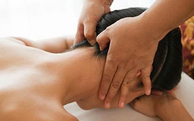 đau nửa đầu bên trái bấm huyệt nào