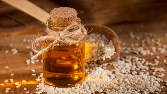 Cách bảo quản dầu vừng an toàn cho sức khỏe