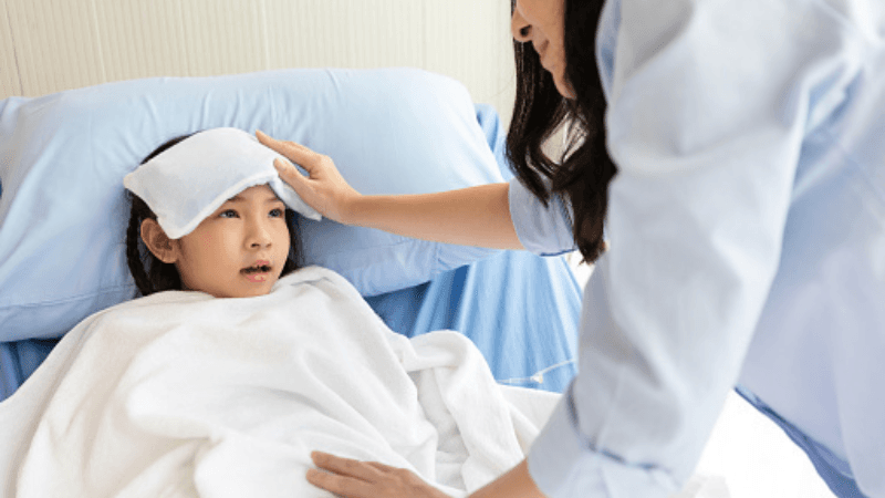cách sơ cứu trẻ sốt cao co giật