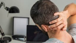 Đau nửa đầu sau gáy là bị sao?