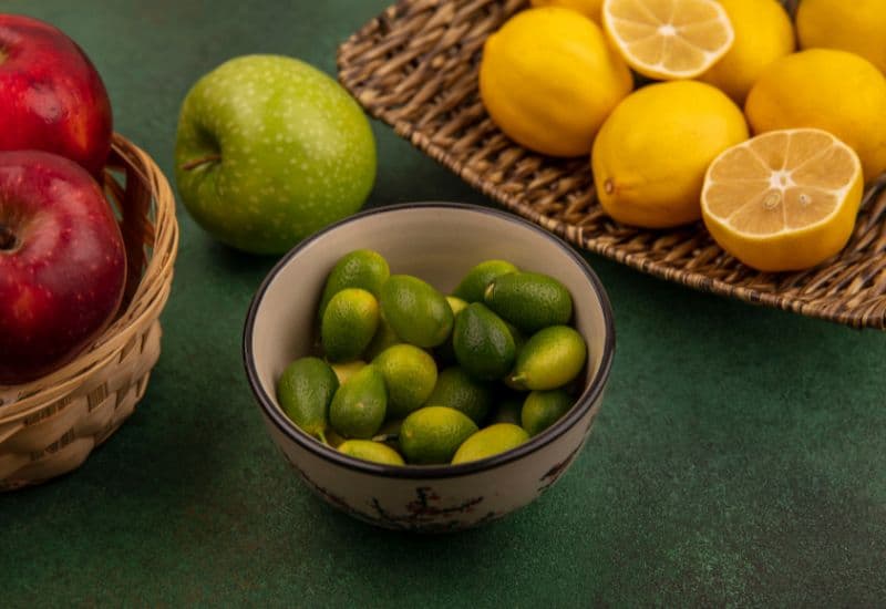 răng sữa bị mòn có nên nhổ