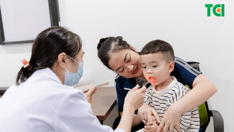 sốt viêm amidan ở trẻ kéo dài bao lâu