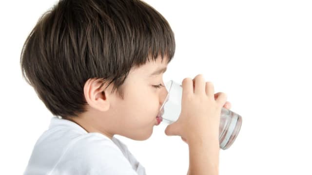 Trẻ sốt bao lâu thì nên đi khám và xét nghiệm máu?