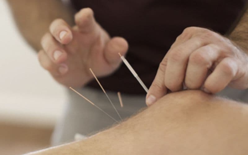 thủy châm khớp gối