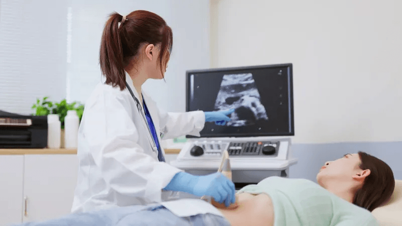 u nang buồng trứng siêu âm có thấy không