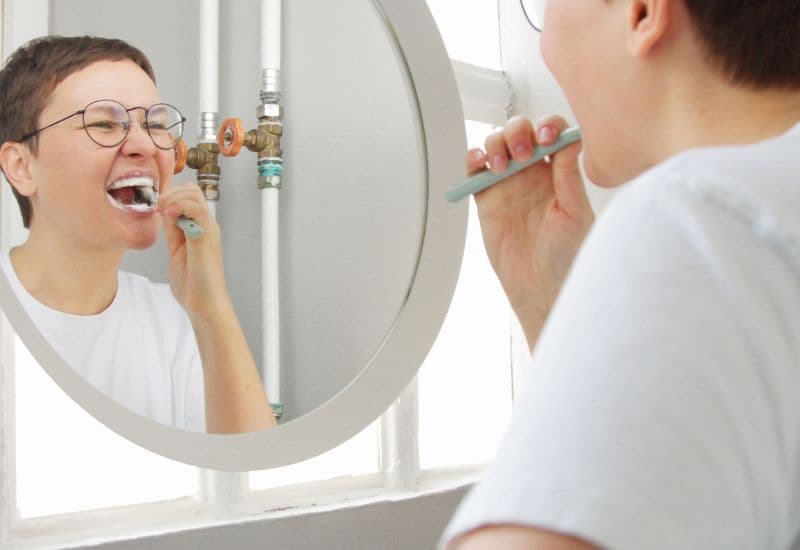 viêm tủy răng gây hôi miệng