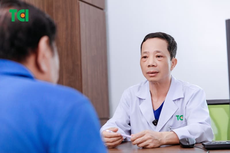chườm ngải cứu chữa đau lưng