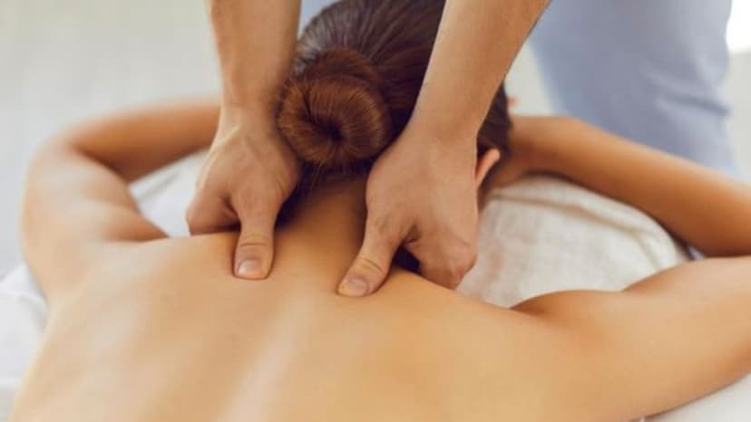 Xoa bóp bấm huyệt cổ vai gáy có tác dụng thế nào?