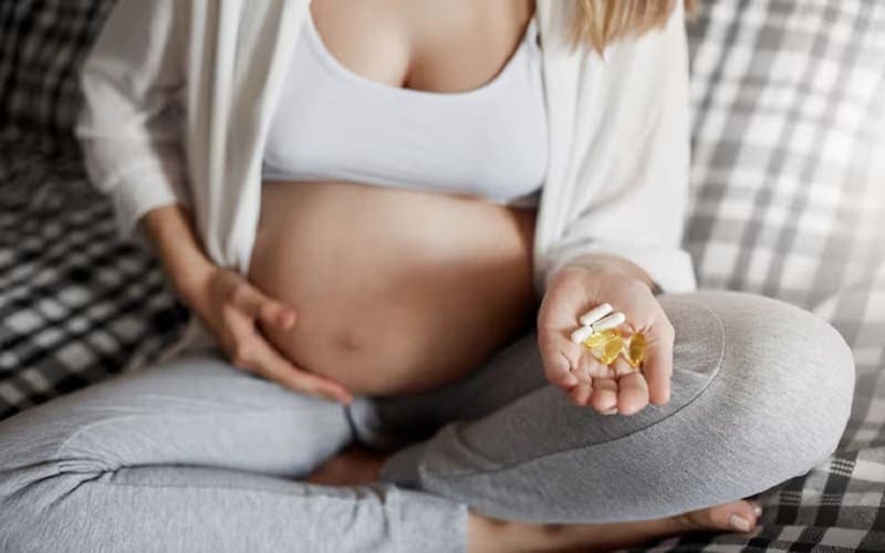 bầu uống dầu cá được không