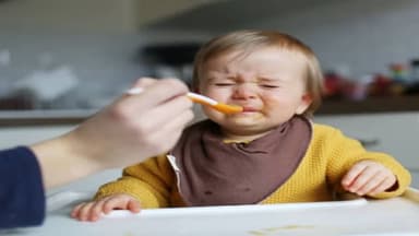 Bé dị ứng đạm bò ăn cá hồi được không?