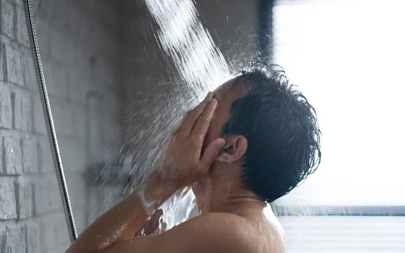 dị ứng có kiêng nước không