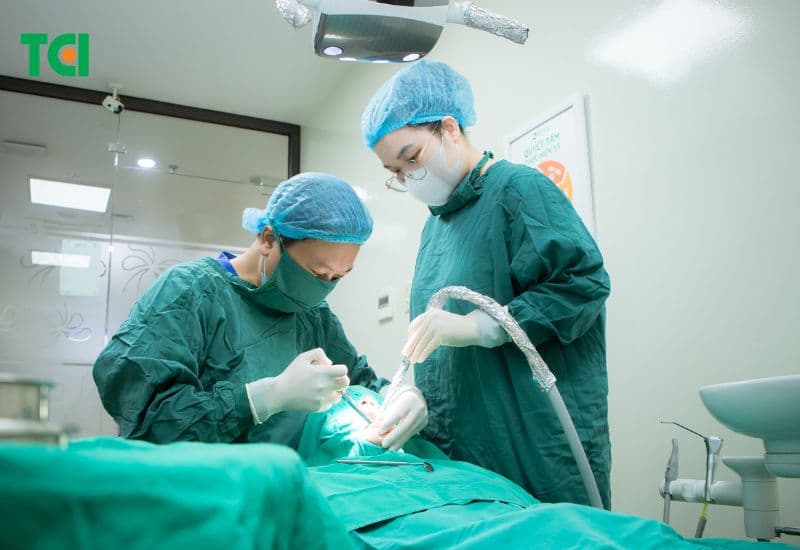 cắm trụ implant có đau không