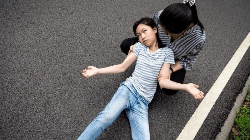 người bị co giật nên làm gì