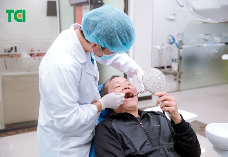 có nên trồng răng số 8