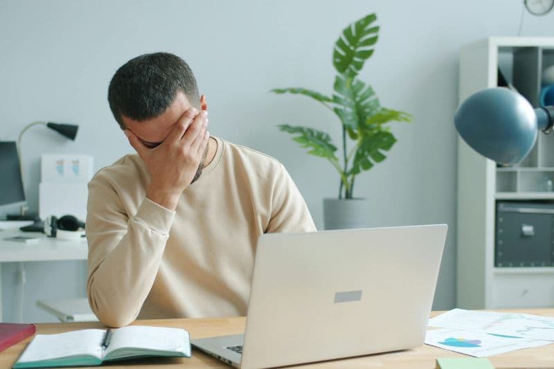 hay đau đầu có nên tiêm thuốc bổ não không
