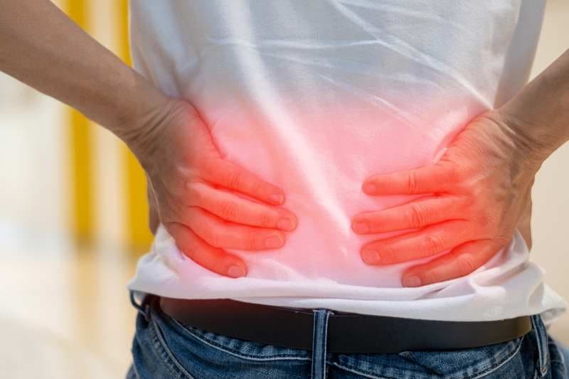 dấu hiệu đau lưng do suy thận