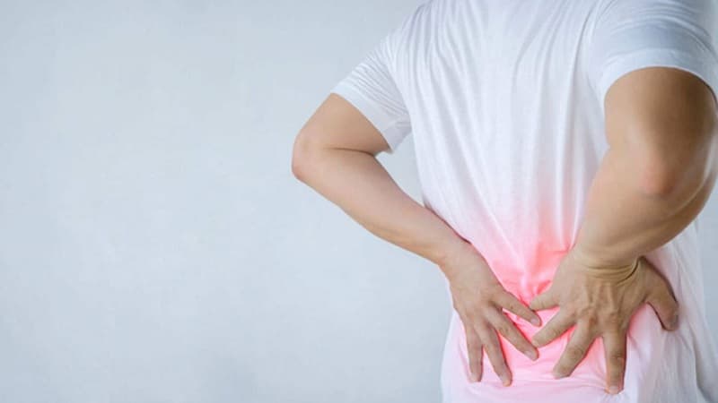 đau lưng phía sau phổi