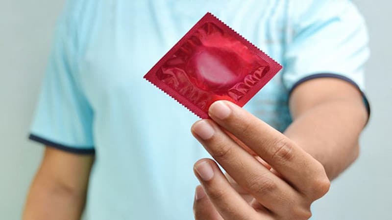 dùng bao cao su có bị lây bệnh lậu không