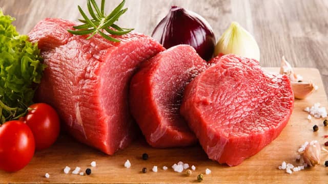 Bé dị ứng đạm bò có ăn được thịt bò không?
