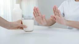 Dấu hiệu dị ứng đạm sữa bò ở người lớn