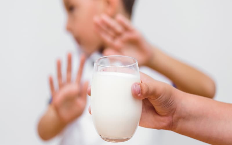 dị ứng lactose và dị ứng đạm bò