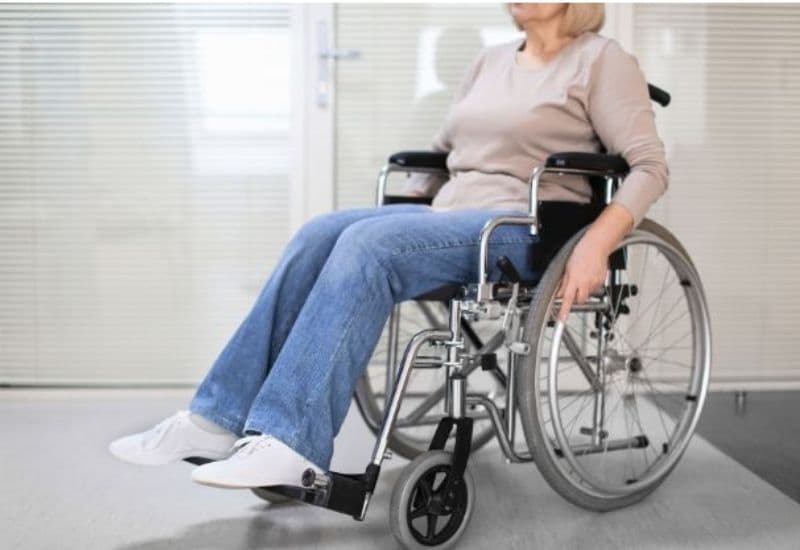 điều trị liệt nửa người bằng châm cứu