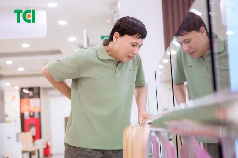 ung thư dạ dày đau lưng