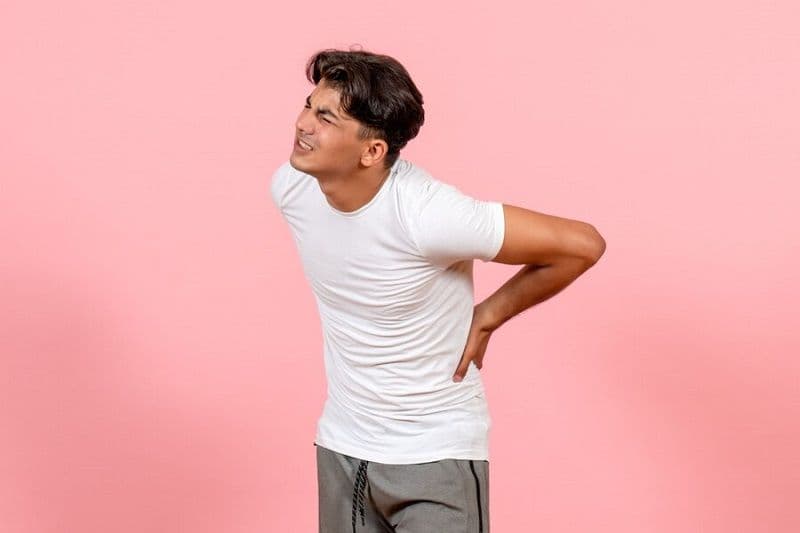 đau lưng không cúi được