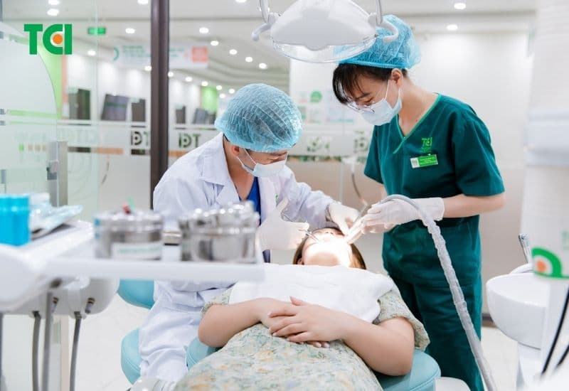 làm cầu răng sứ bị viêm lợi