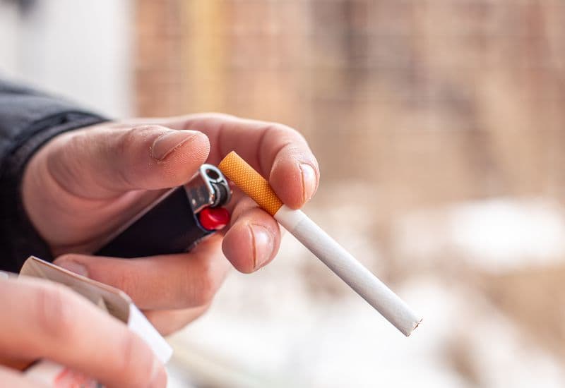 làm cầu răng sứ có bị tiêu xương không