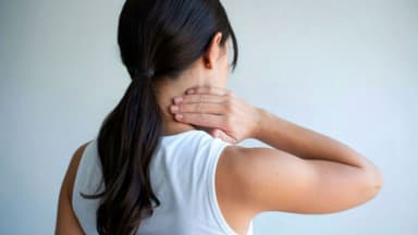 Làm gì khi bị thoát vị đĩa đệm cổ?