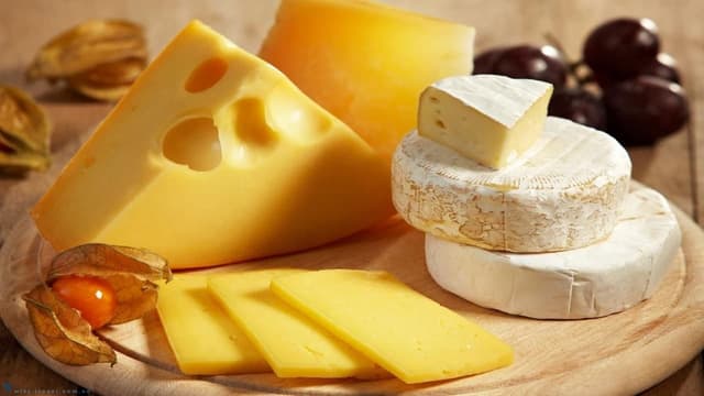 Có nên dùng phô mai cho bé dị ứng đạm bò?