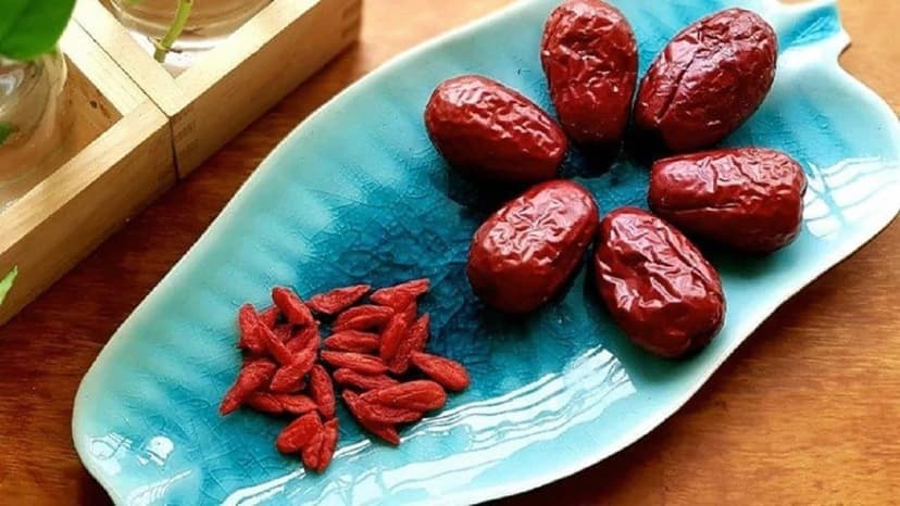 Sau sinh uống táo đỏ kỷ tử được không?