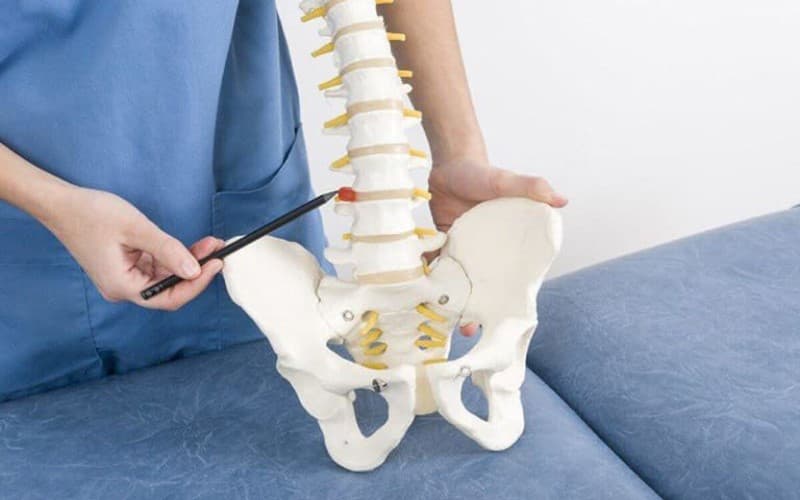 tê yếu chân tay sau khi mổ đốt sống cổ