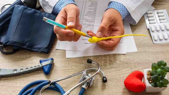Thắt ống dẫn tinh có xuất tinh được không?