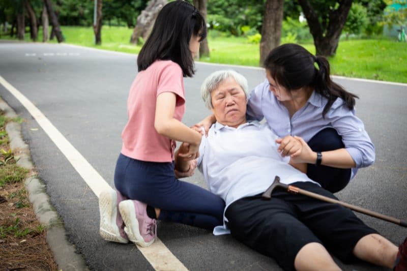 hay tê tay chân là bị gì
