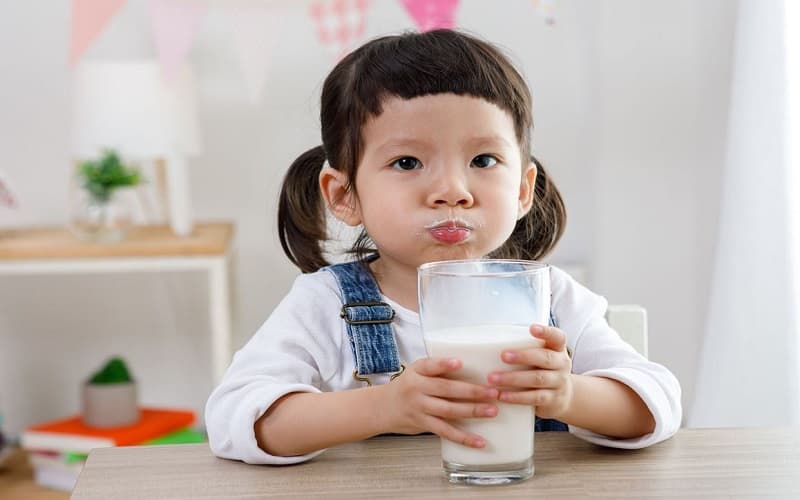 dị ứng đạm bò uống sữa dê được không